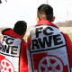 Zwei-Jugendliche-mit-RWE-Fahnen
