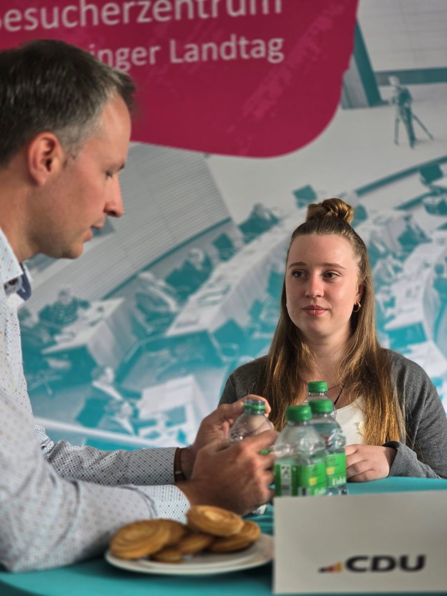 Andreas Bühl im Gespräch mit den Schüler:innen