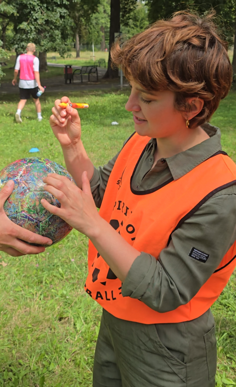 Katja Maurer unterschreibt den Future Ball