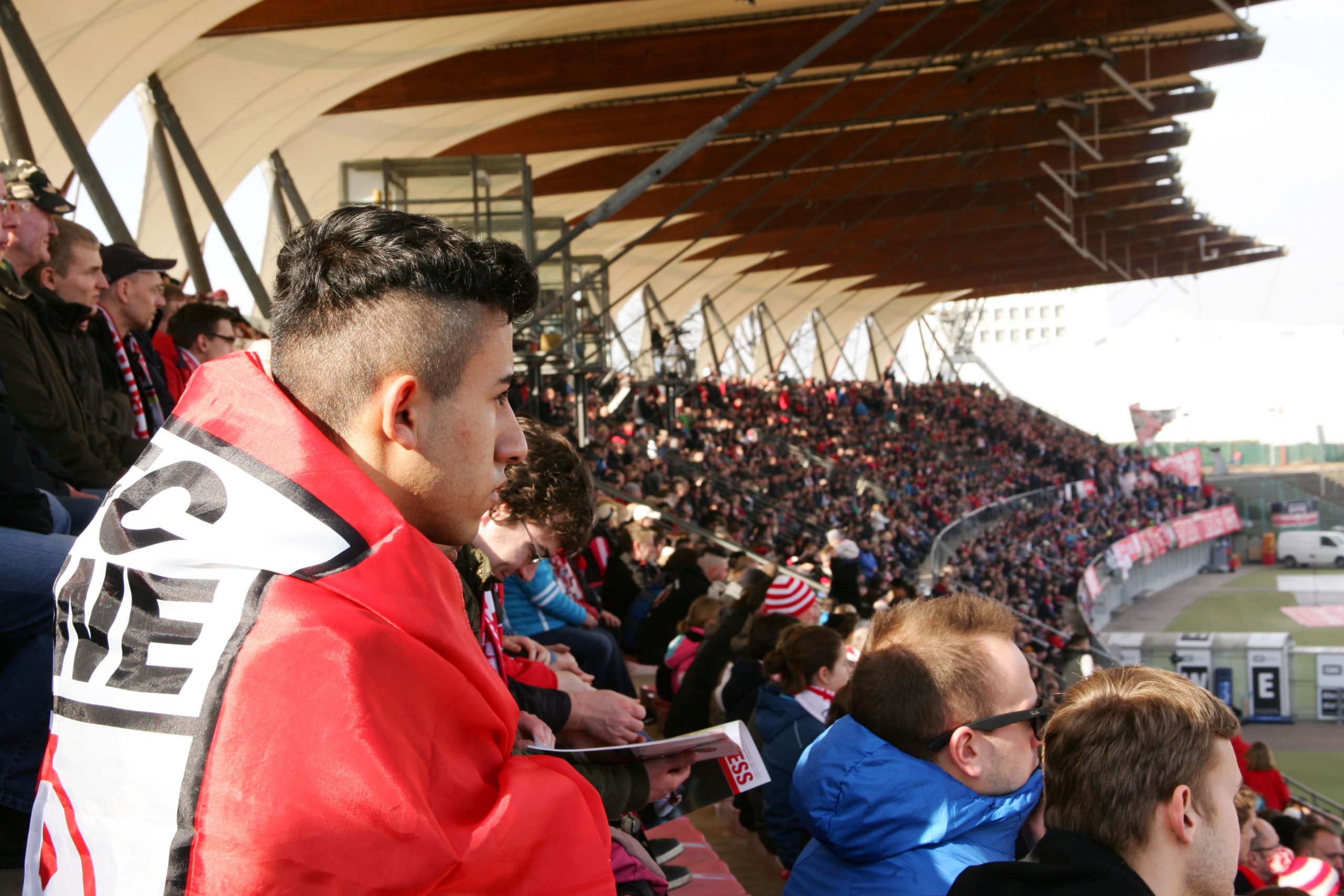 Die Tribüne im Steigerwaldstadion war gut gefüllt
