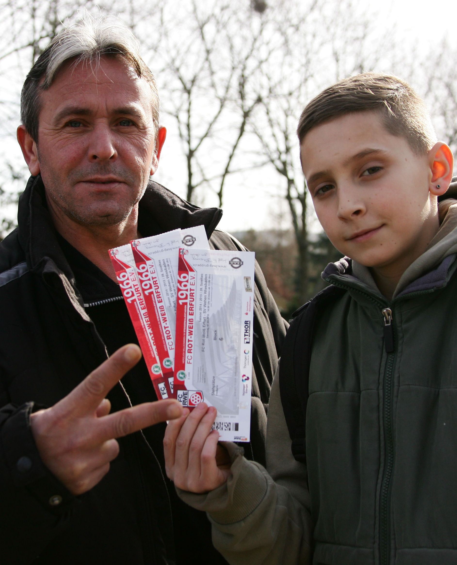 Mit den Tickets geht's ins Stadion. Foto: Sylvio Hoffmann