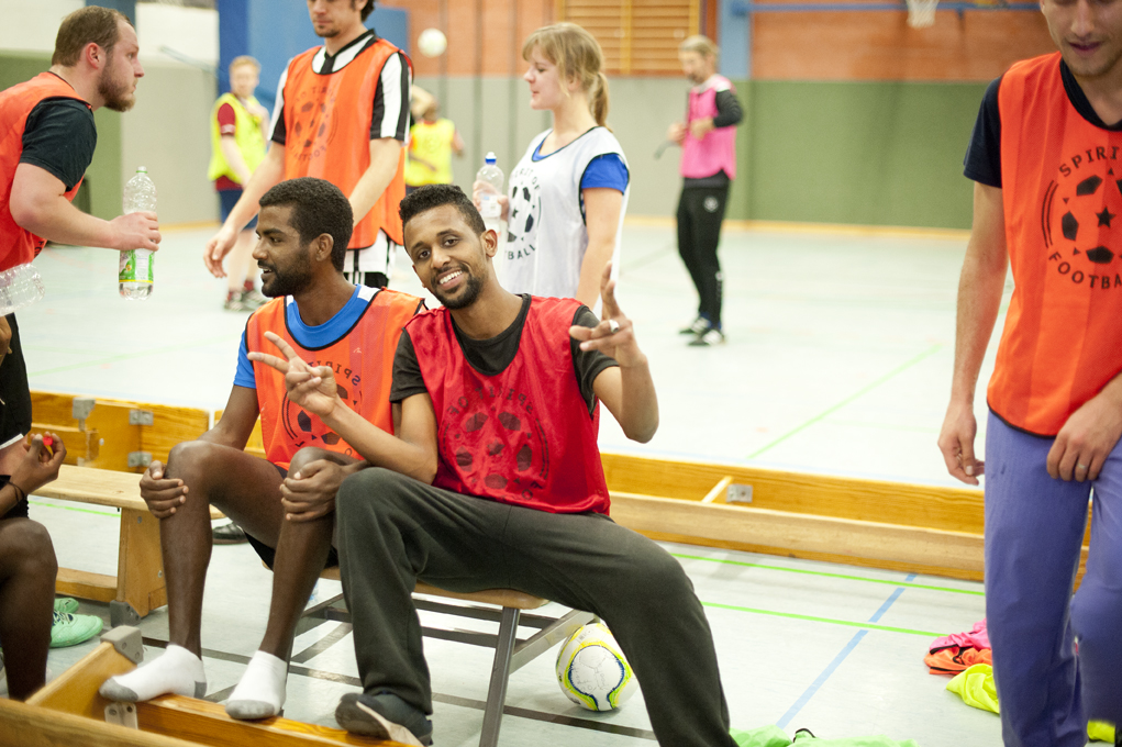 Spaß und Sport kombiniert mit interkulturellem Austausch - in der Halle, auf dem Platz und im Alltag: das ist Spirit of Welcome. Foto: Hamish John Appleby
