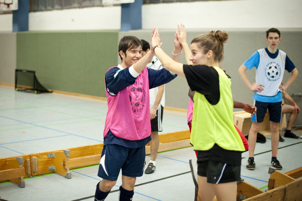 Spaß und Sport kombiniert mit interkulturellem Austausch - in der Halle, auf dem Platz und im Alltag: das ist Spirit of Welcome. Foto: Hamish John Appleby