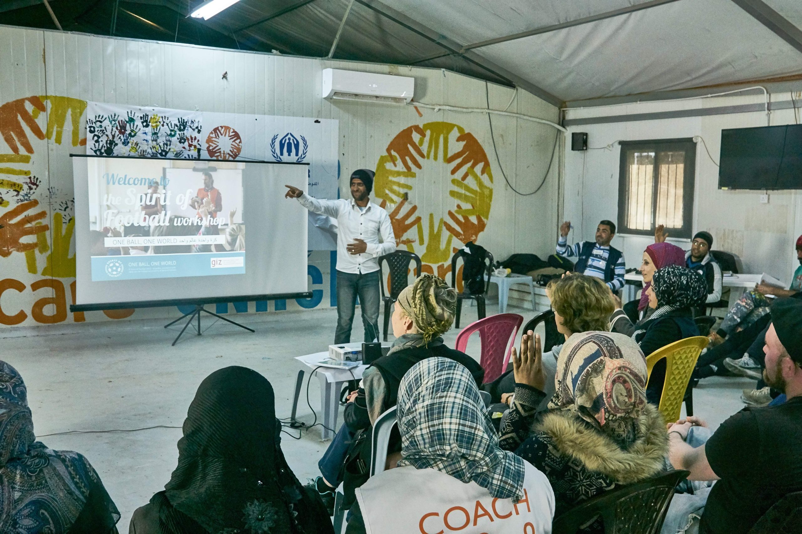 Die "Kapitäne" präsentieren den "Spirit of Football"