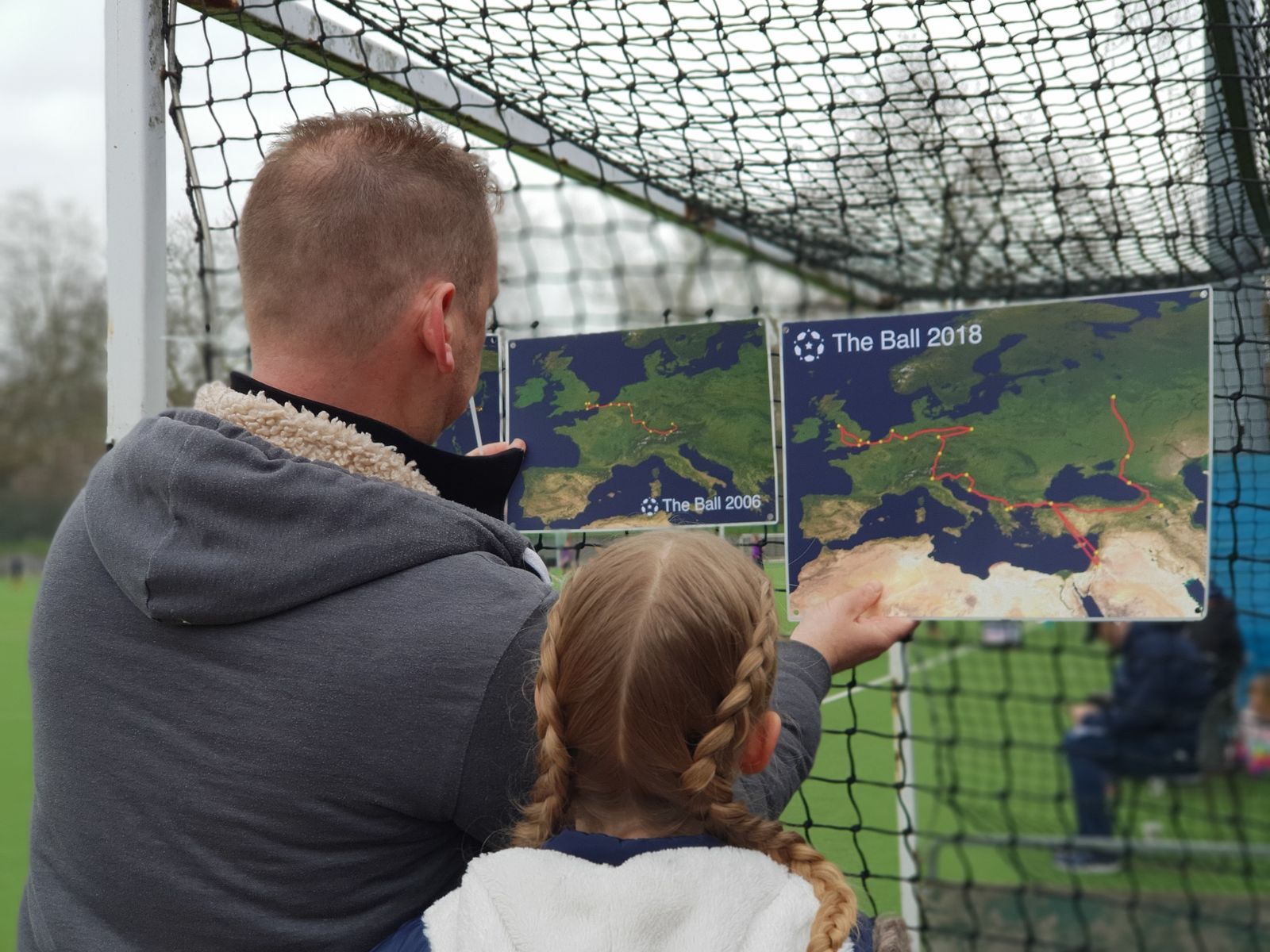 Informationen über die vergangenen Ballreisen werden aufgehangen