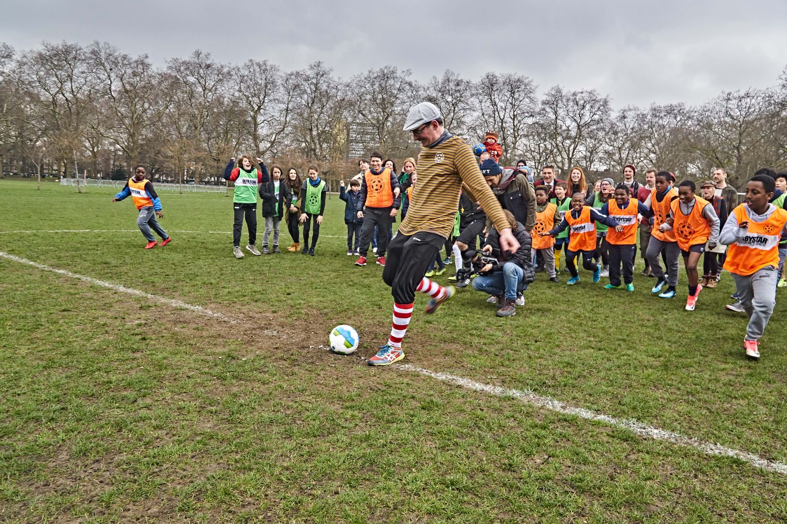 Der historische Moment: Sven Soederberg bringt The Ball 2018 ins Rollen