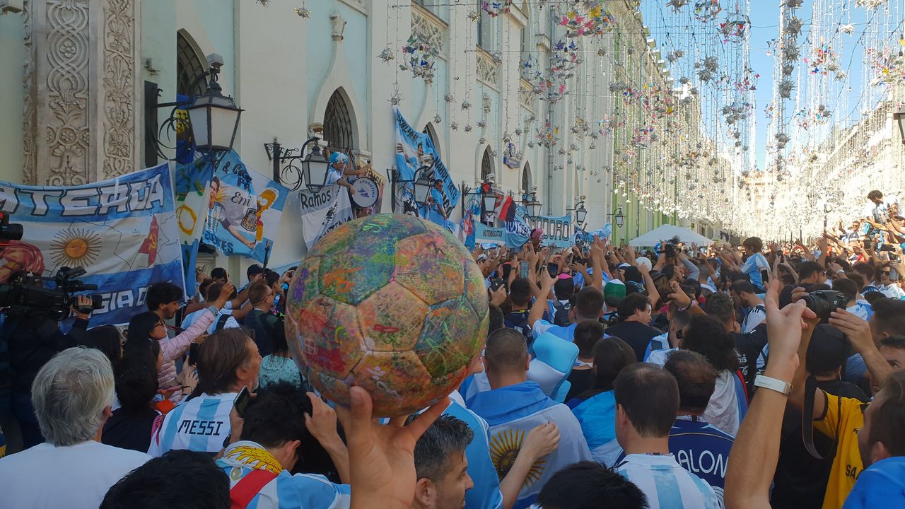 Tausende Argentinier in den Straßen Moskaus