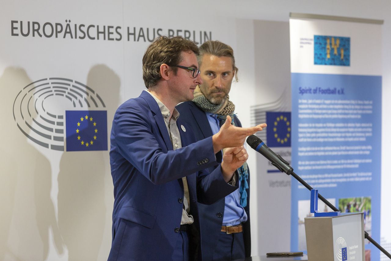 Sven und Andrew bei der Dankesrede. Foto: Christian Thiel