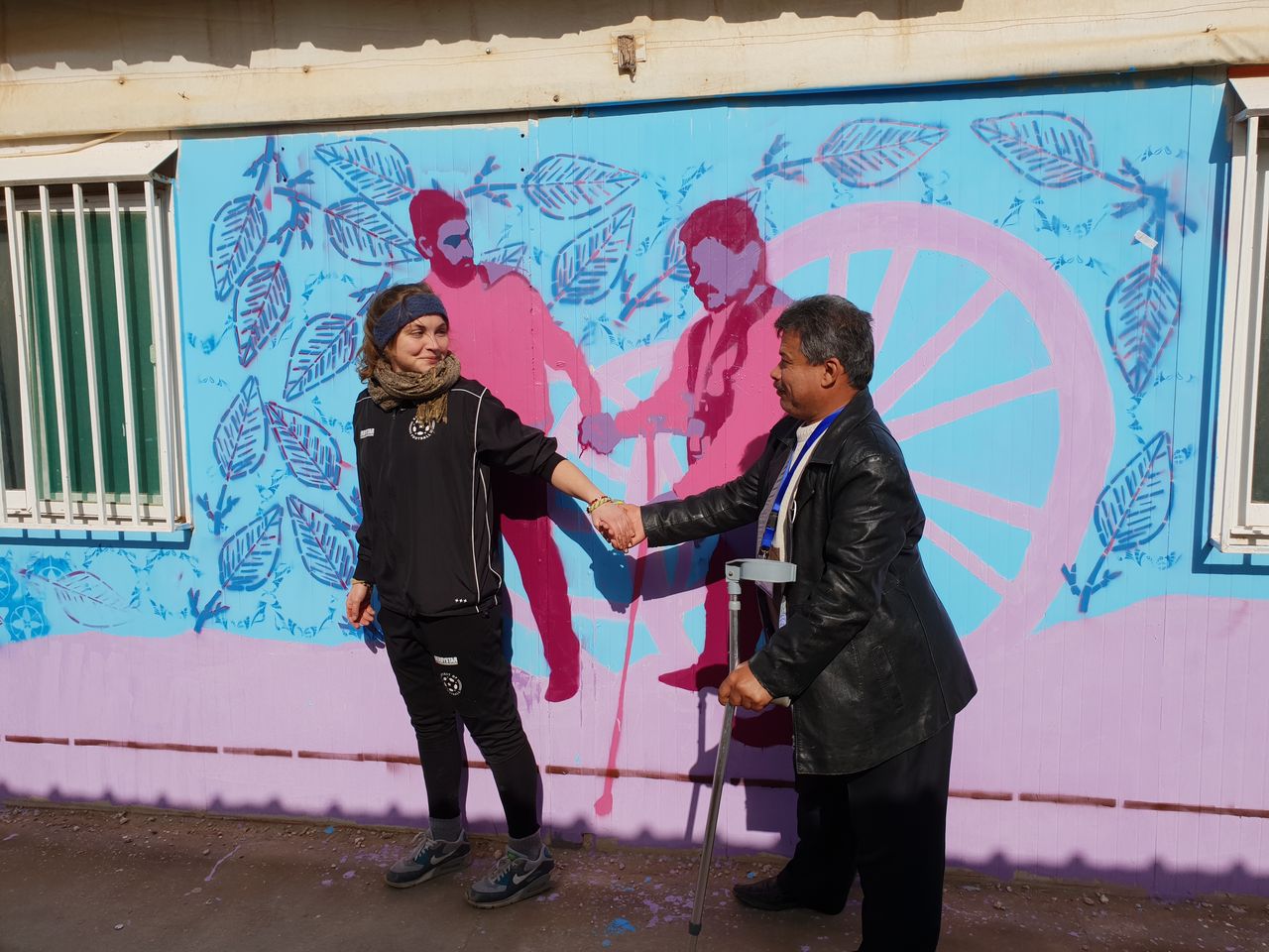 Die Graffitiwand nachgestellt mit Nicola und Abed