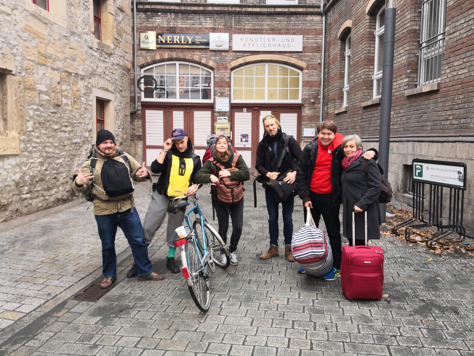 Traditionelles Abschiedsfoto vor dem Café Nerly