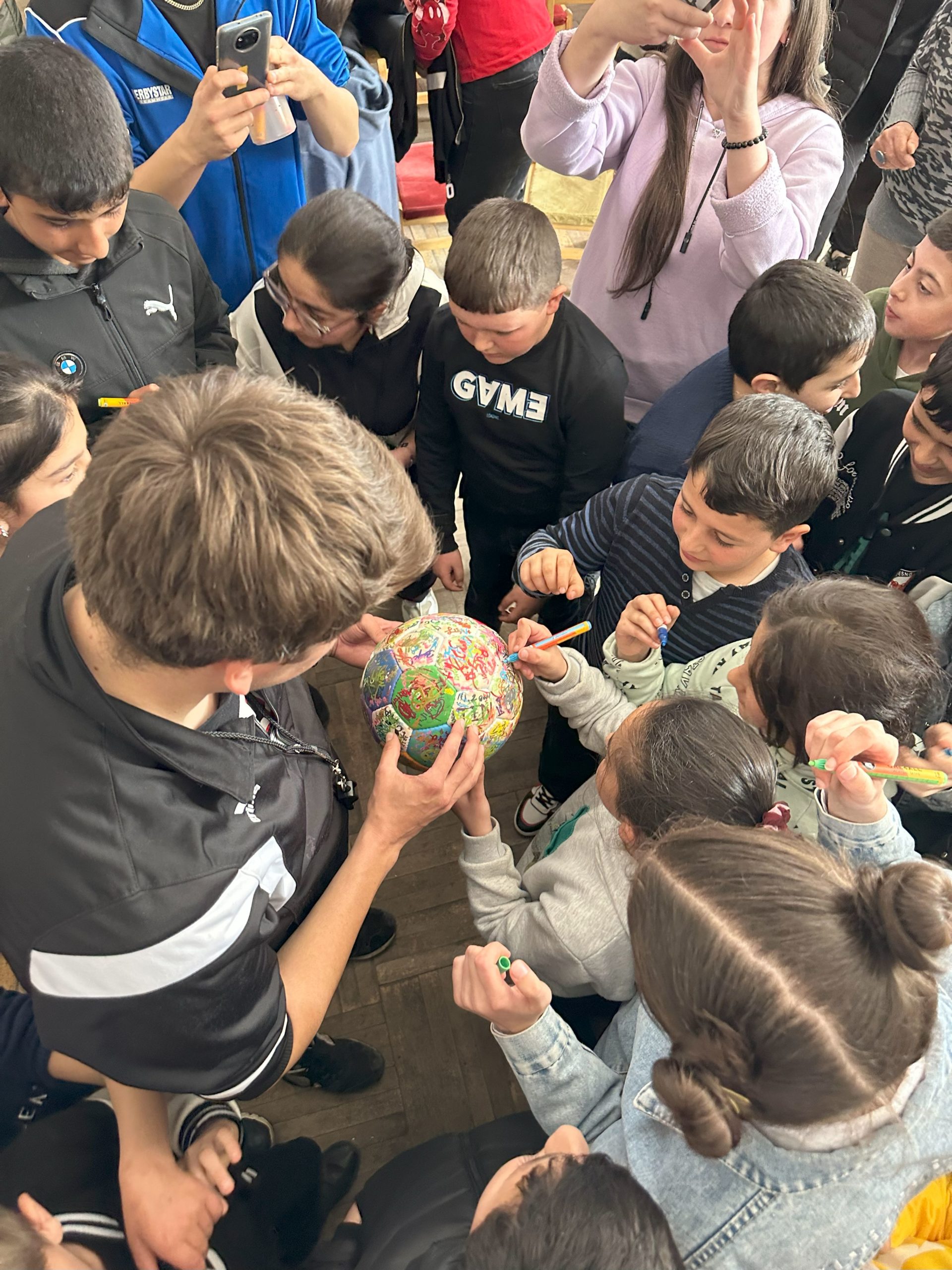 Ballsignaturen nach dem gemeinsamen Spielen