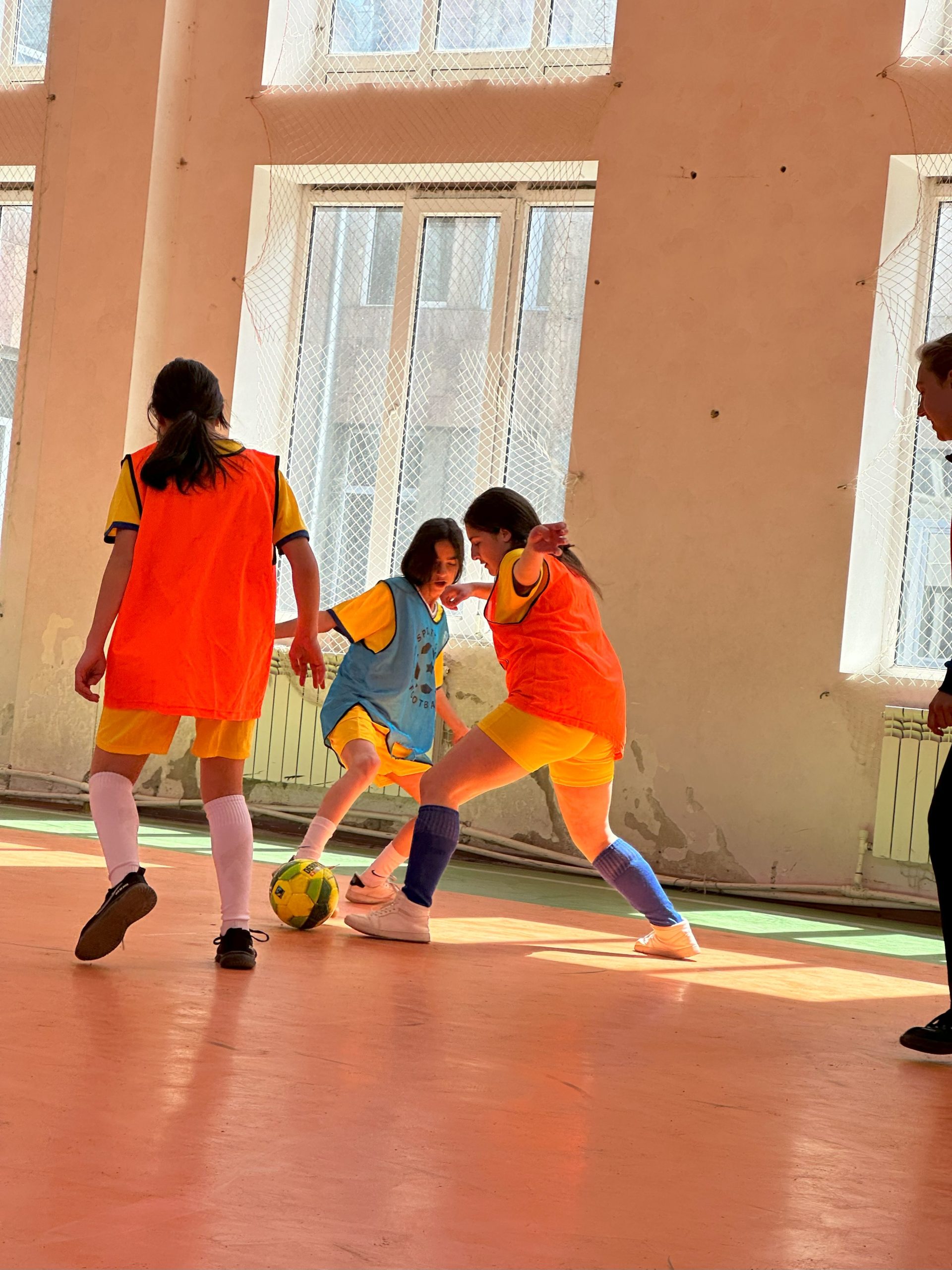 FairPlay-Fußball action in der Turnhalle