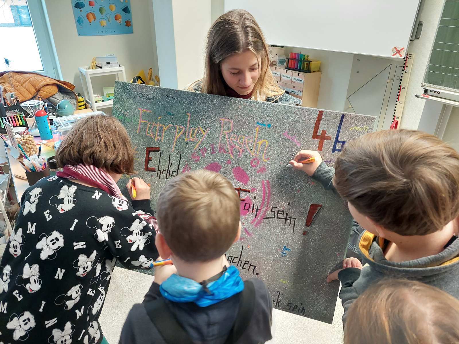 Fairplay-Vertragsunterzeichnung Klasse 4b