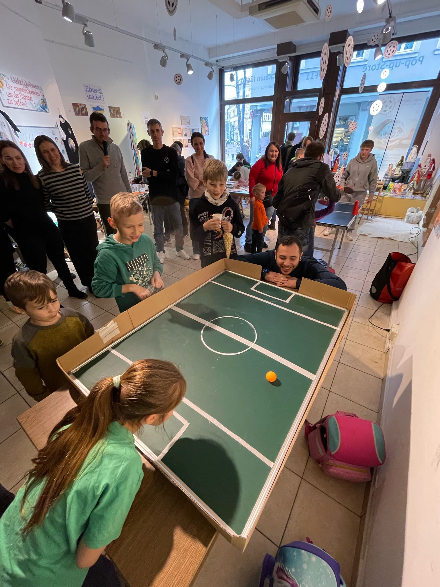 Puste-Ball im selbstgebauten Stadion