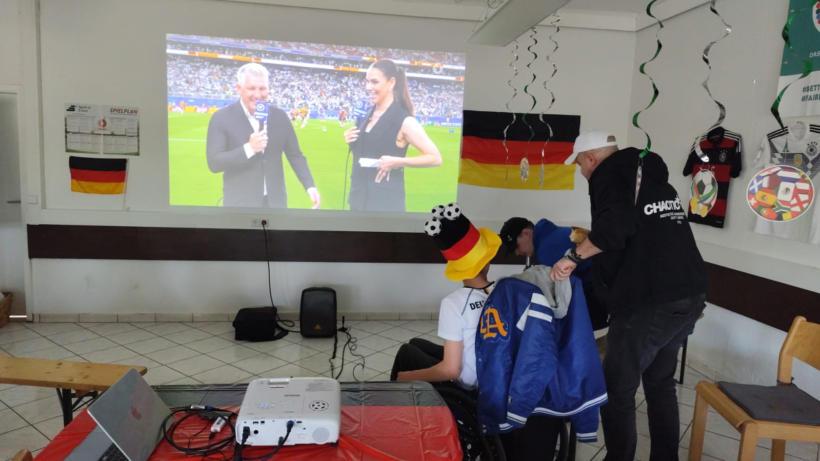 Ein Ball, Viele Stimmen zur Fußball-WM
